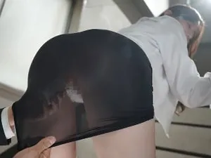 Đến nhà học nhóm, lén đụ mẹ thằng bạn