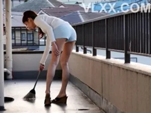 Phát hiện con gái móc lồn thủ dâm, ông bố quyết định dạy dỗ