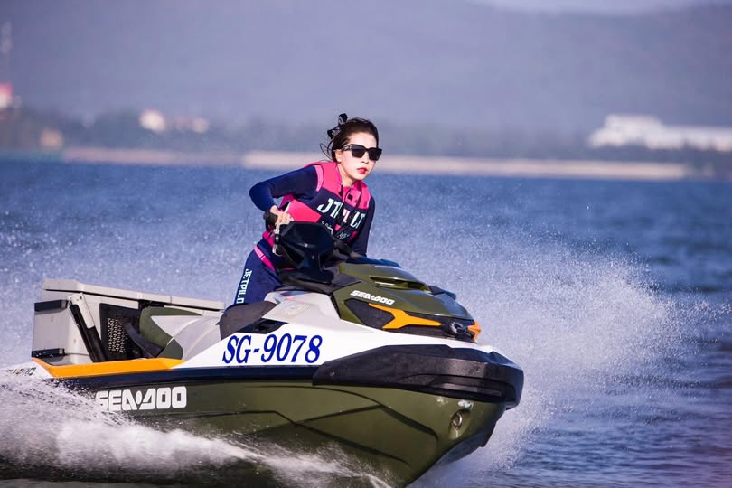 Con gái bị bố dượng quan hệ dù má ở ngay cạnh bên cũng không giúp được